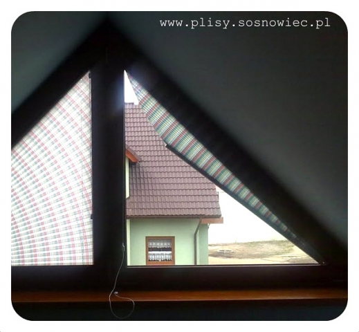 Plisy na oknach trójkątnych (rolety plisowane-najlepsze opinie wśród klientów)